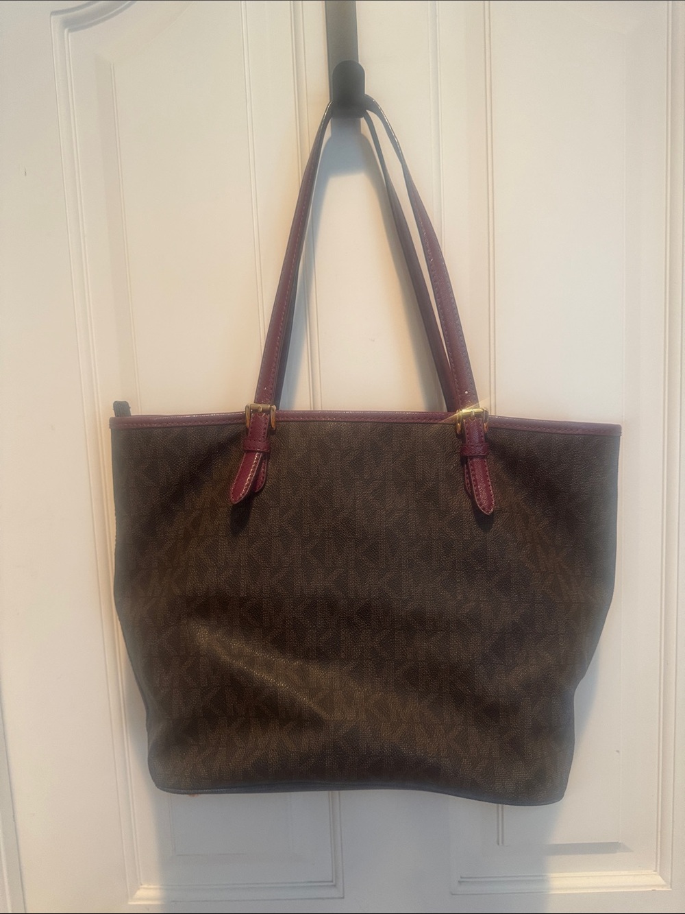 Michael Kors brown jet set medium travel bag with burgundy handles and trim - Picture 2 of 13